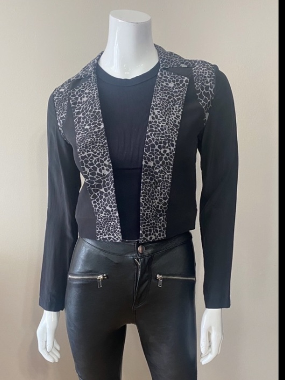 🔹WINTER KATE🔹EXCELLENT CONDITION • 100% silk
